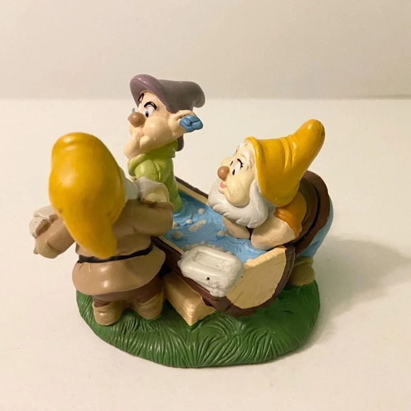 Disney Store Lil Classics PVC Snow  White Seven Dwarfs Bath Time Figurine - Picture 2 of 10